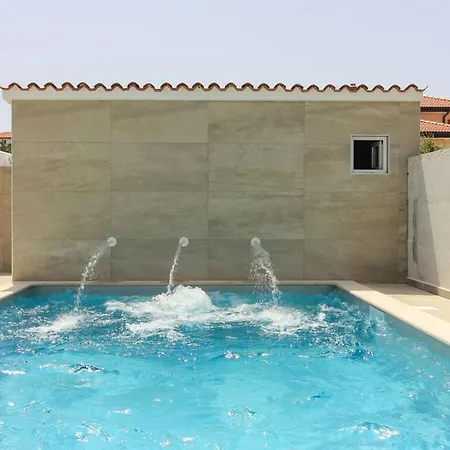 וילה Sunshine With Private Hot Tub