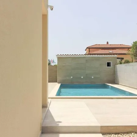 Sunshine With Private Hot Tub *