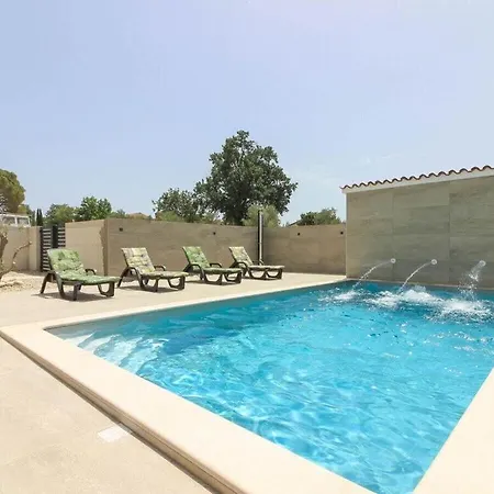 Sunshine With Private Hot Tub וילה פרוי