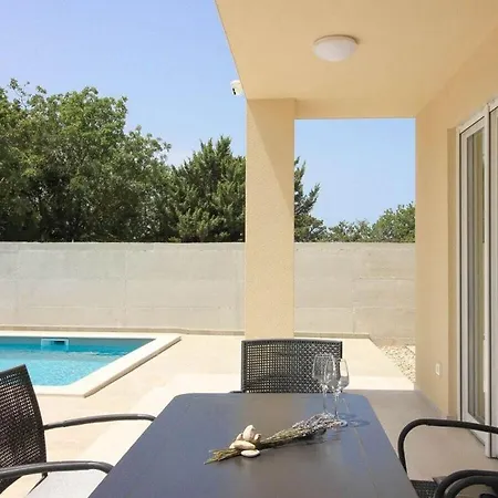 Sunshine With Private Hot Tub *