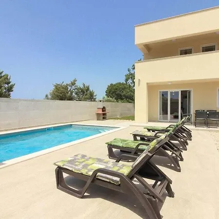 Sunshine With Private Hot Tub *